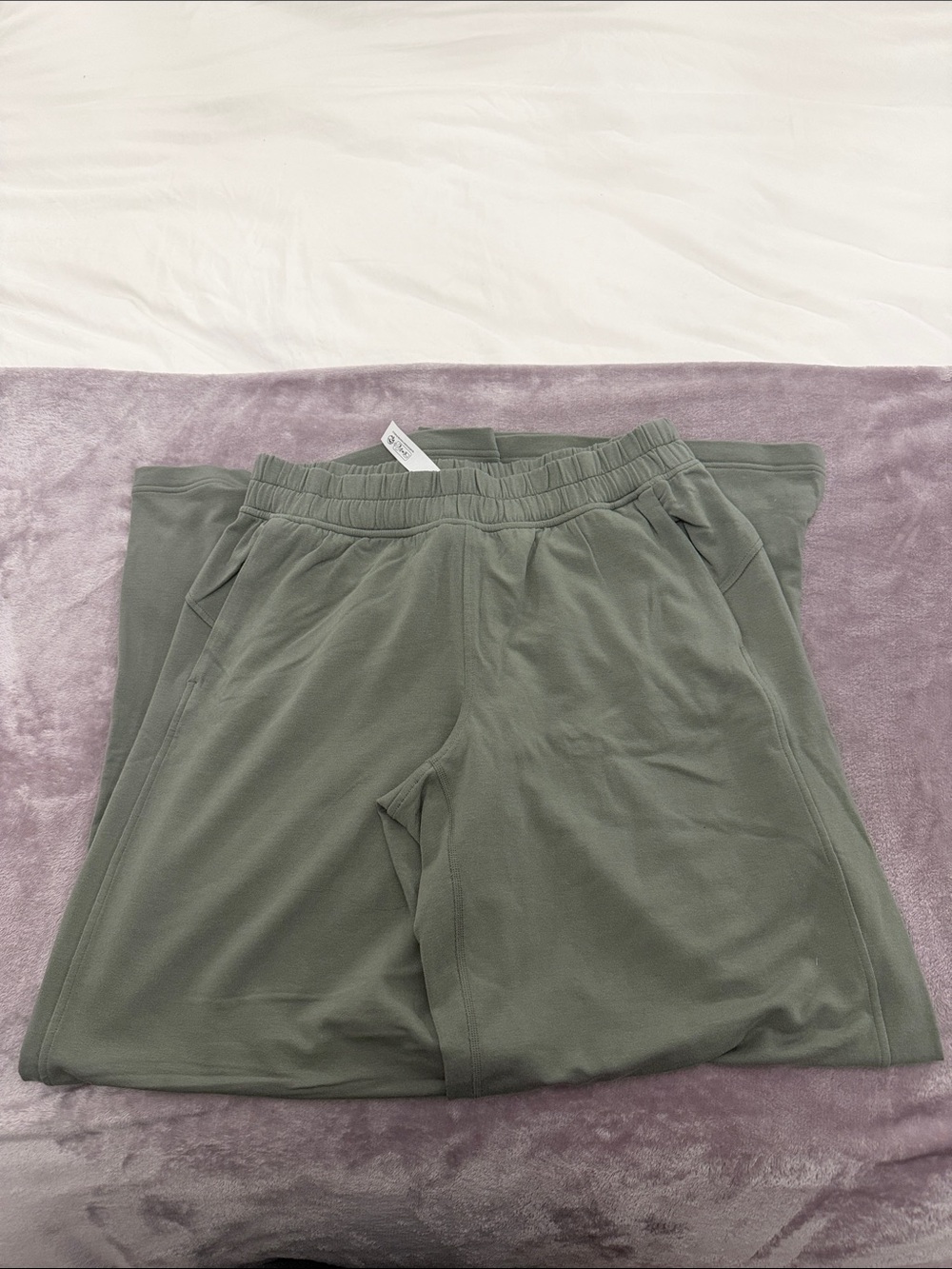 Wide leg soft feel Lululemon sweatpants - Picture 2 of 4